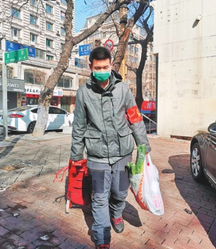 哈尔滨南岗区“00”后志愿者青春在抗“疫”中闪光