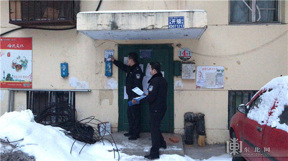 哈尔滨警察在疫情防控志愿行动中学雷锋