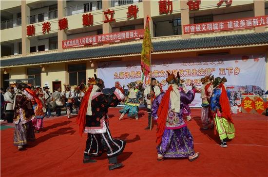 图片默认标题_fororder_2、活动现场精彩的表演