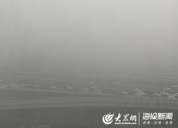 济南潍坊等8市出现强浓雾 200余高速口临时封闭