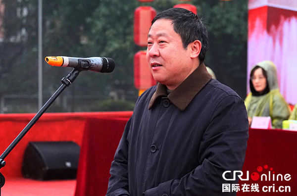 图片默认标题_fororder_宜宾市委常委、政法委书记陈政宣布巡游活动开始--（摄影--高学兵）1