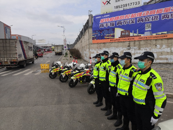 重庆渝北交巡警全力保障保税港物流园运输道路通畅