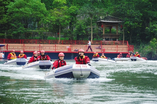 南宁消防开展水域救援技术训练