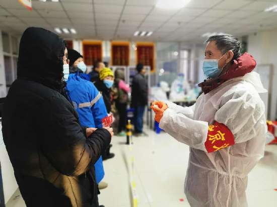 沈阳浑南区3000名志愿者助力全员核酸检测