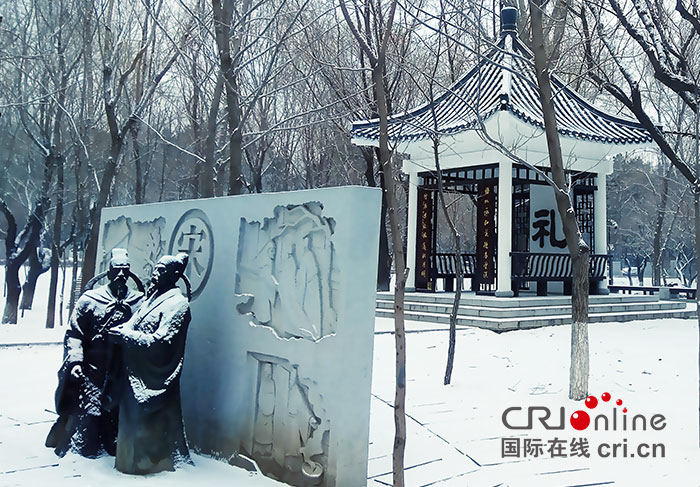 01【吉林】【原创】【CRI看吉林(标题)】【图说吉林】【白山松水(大图375 210)】【关东黑土(长春)】【移动版(列表)】【移动版(图)】雪后长春好似一幅水墨画 01【吉林】【原创】【CRI看吉林(标题)】【图说吉林】【白山松水(大图375 210)】【关东黑土(长春)】【移动版(列表)】【移动版(图)】雪后长春好似一幅水墨画