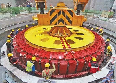 [人民日报]“艰难时刻更显责任担当”（患难见真情 共同抗疫情）