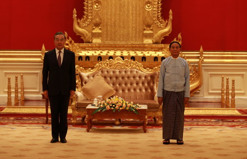 王毅外长年度首访东盟四国  为什么备受关注？_fororder_当地时间2021年1月11日，缅甸总统温敏在内比都会见到访的国务委员兼外长王毅。