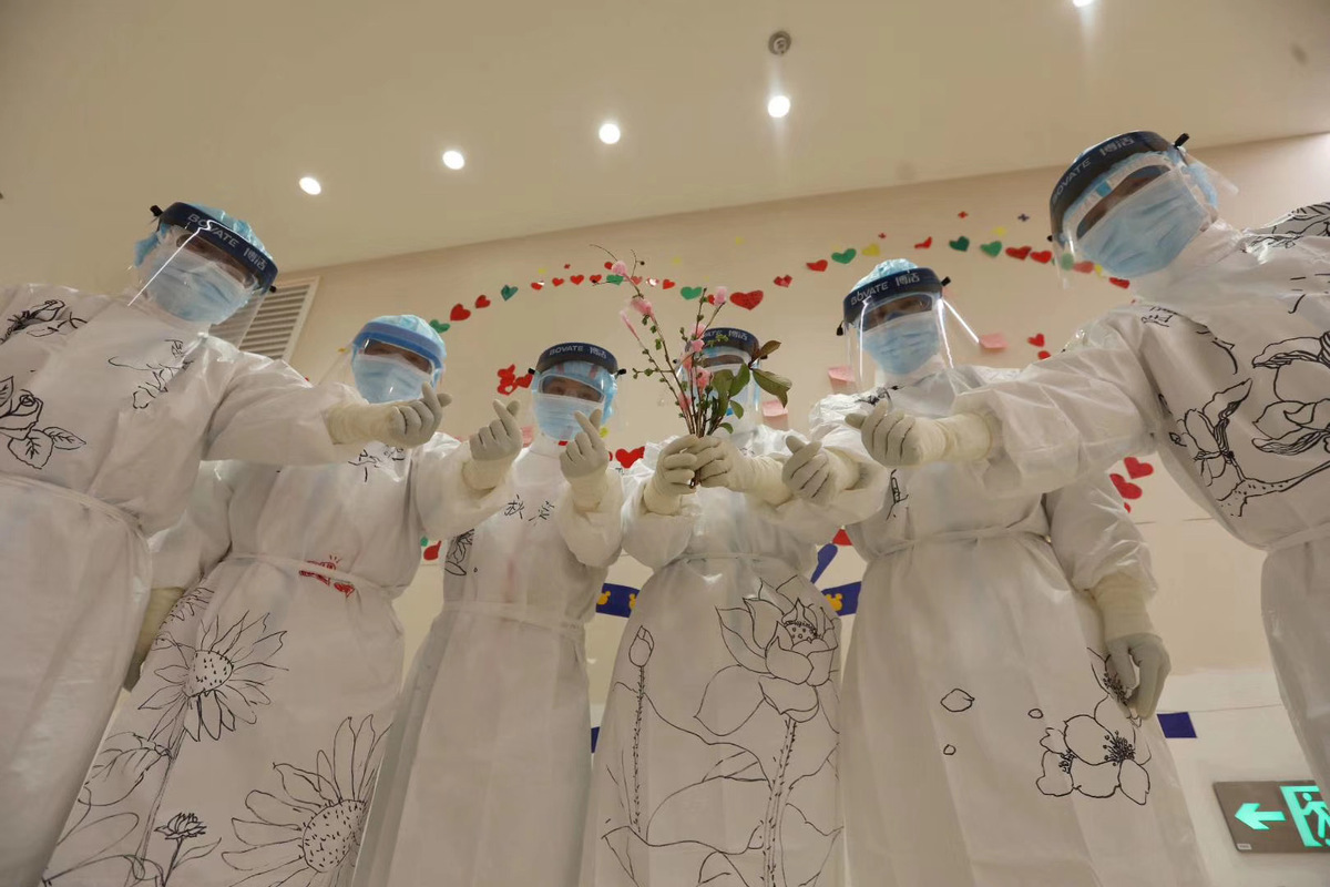 「中国日报网」她们把春天带进病房