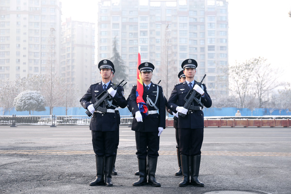 （过审）绵竹市公安局开展首个“中国人民警察节”集中宣传活动