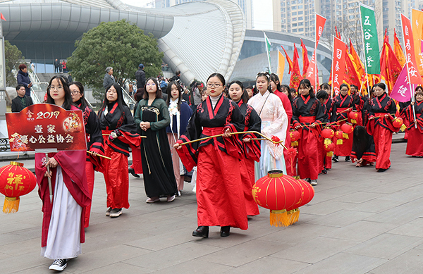 图片默认标题_fororder_元宵大巡游现场