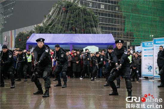 【CRI专稿 列表】警民牵手110 重庆警方开展“110宣传日”活动