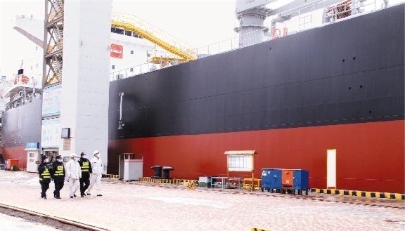 6.1万吨散货船“朱诺”轮交付出口