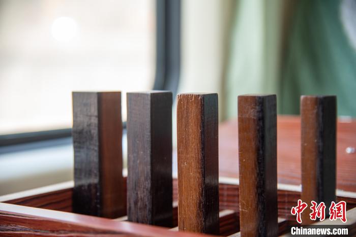 列車運転士も「頭文字D」の藤原拓海にチャレンジ?棒が5本とも倒れなければ優秀運転士=広西_fororder_photo1-1