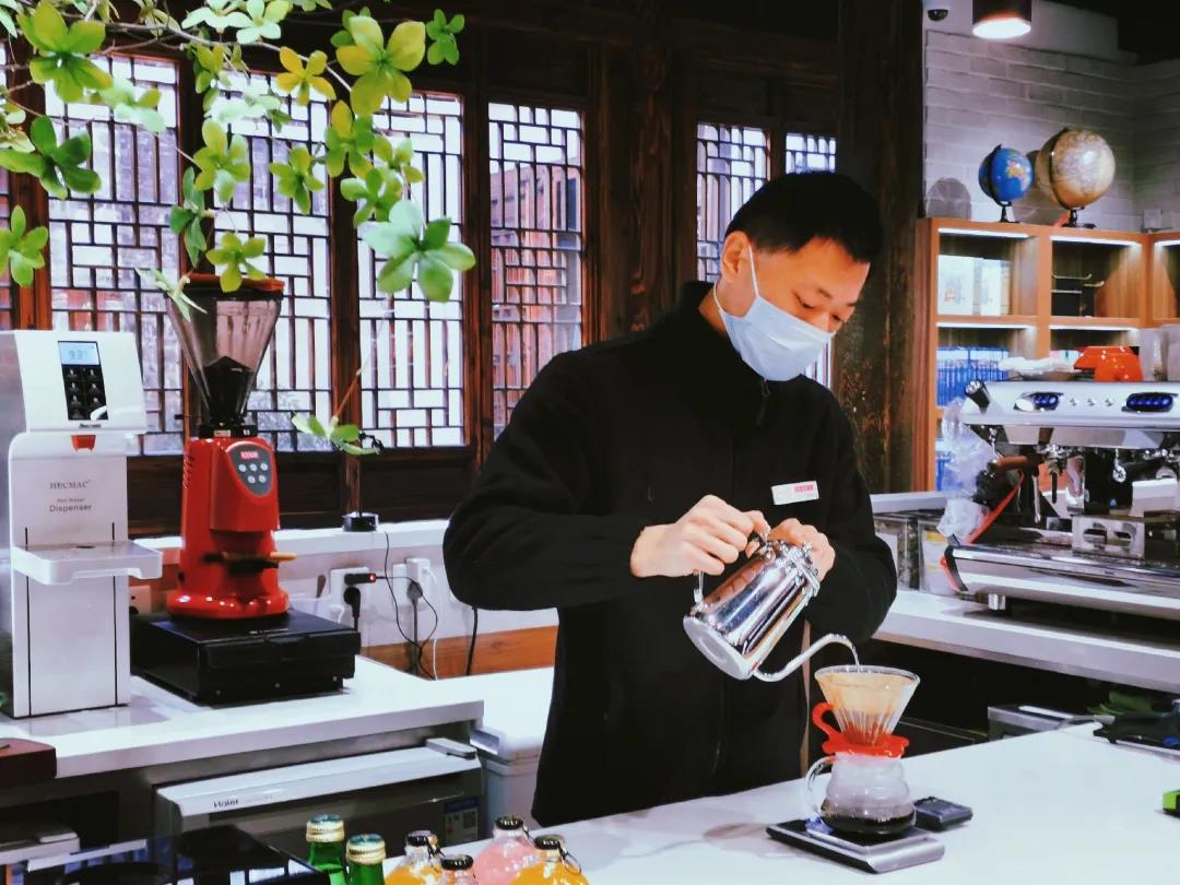 书店+咖啡“组CP”，为上海品质生活倍增文艺香气