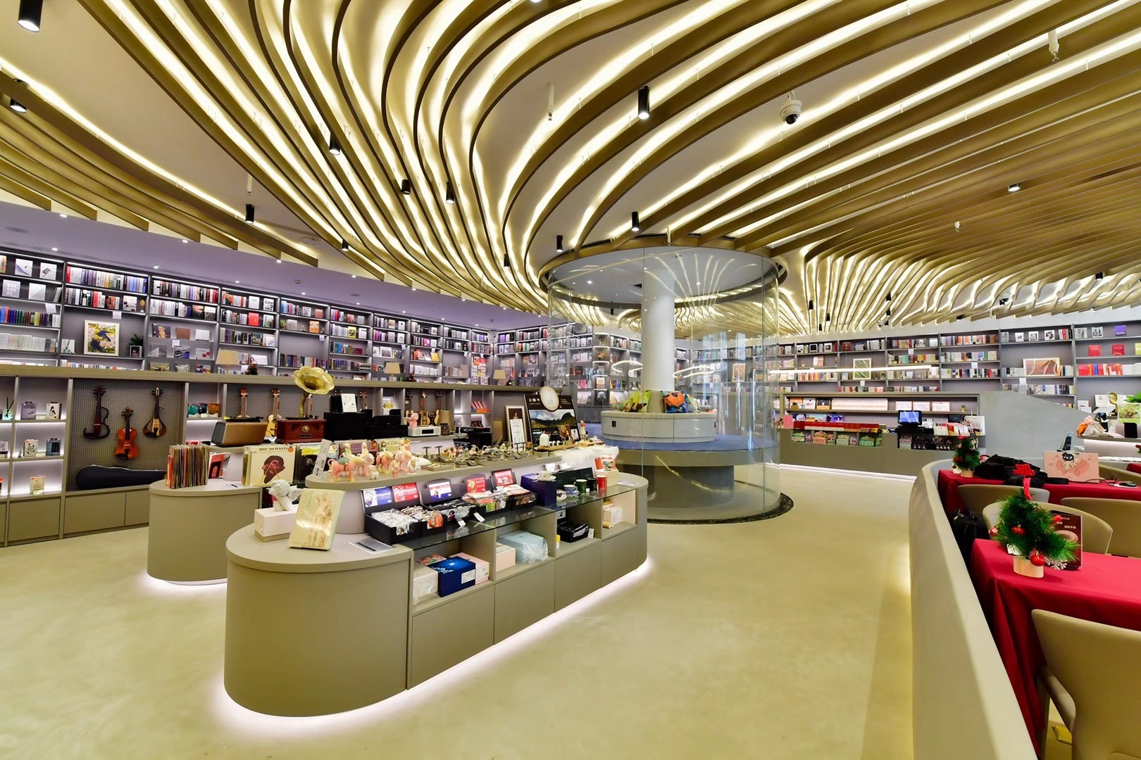 书店+咖啡“组CP”，为上海品质生活倍增文艺香气