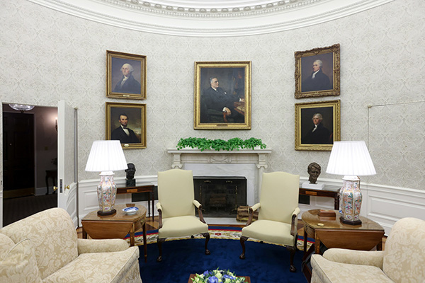 拜登上任后，白宫椭圆形办公室里有什么变化？