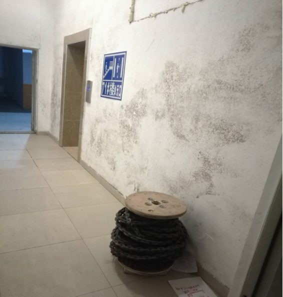 沈阳奥园·国际城遭投诉 电梯带水作业危及安全