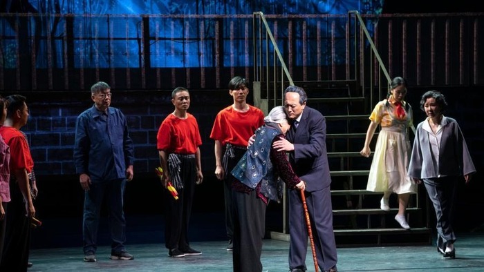 大型话剧《深海》在武汉上演