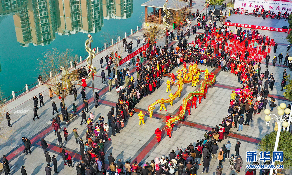 湖北保康：民间艺人闹元宵