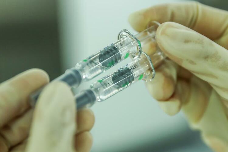 印尼总统佐科对全国直播接种中国新冠疫苗