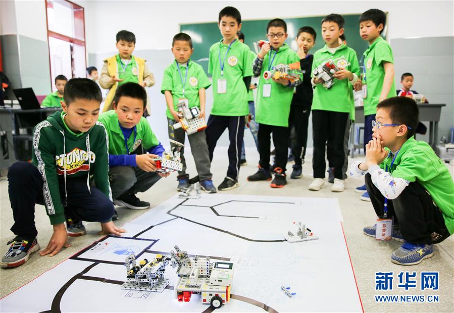 机器人竞赛激发学生创造潜能