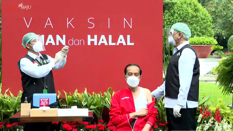 印尼总统佐科注射第二针中国新冠疫苗