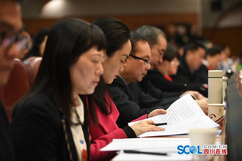 （导航成都，四川两会专题-最新报道）四川省政协十二届二次会议在成都开幕