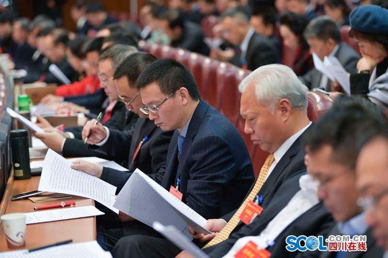 （导航成都，四川两会专题-最新报道）四川省政协十二届二次会议在成都开幕