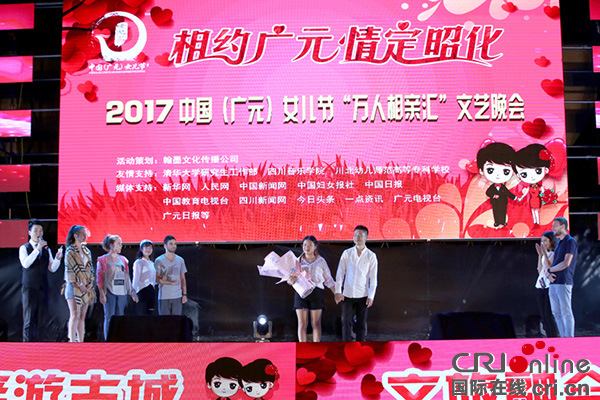 图片默认标题_fororder_活动现场成功牵手