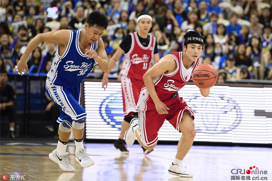 蒋劲夫扣篮图片