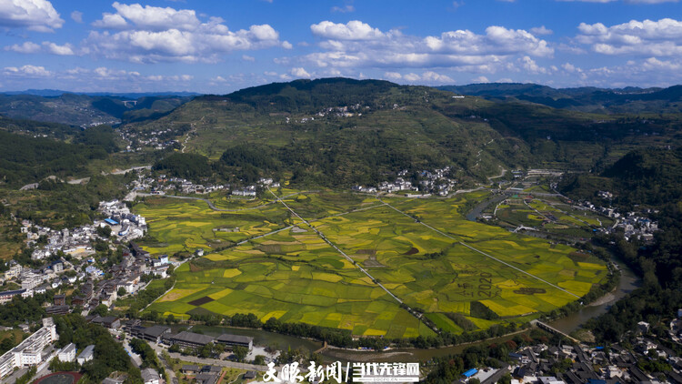 贵州：山水田园里蹚出“幸福路”