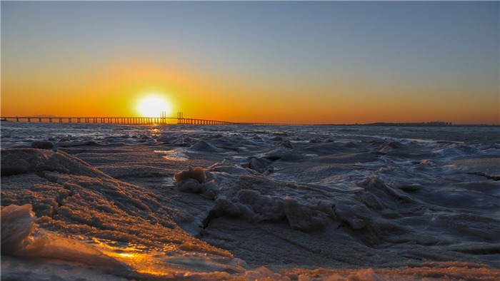 青岛胶州湾雪后夕阳入画来