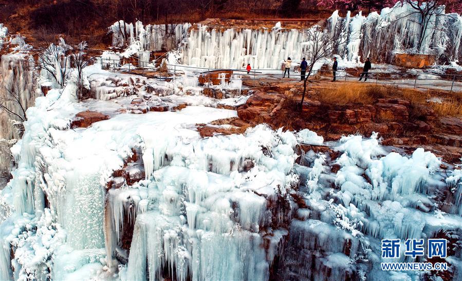 河北：壮观的太行冰瀑