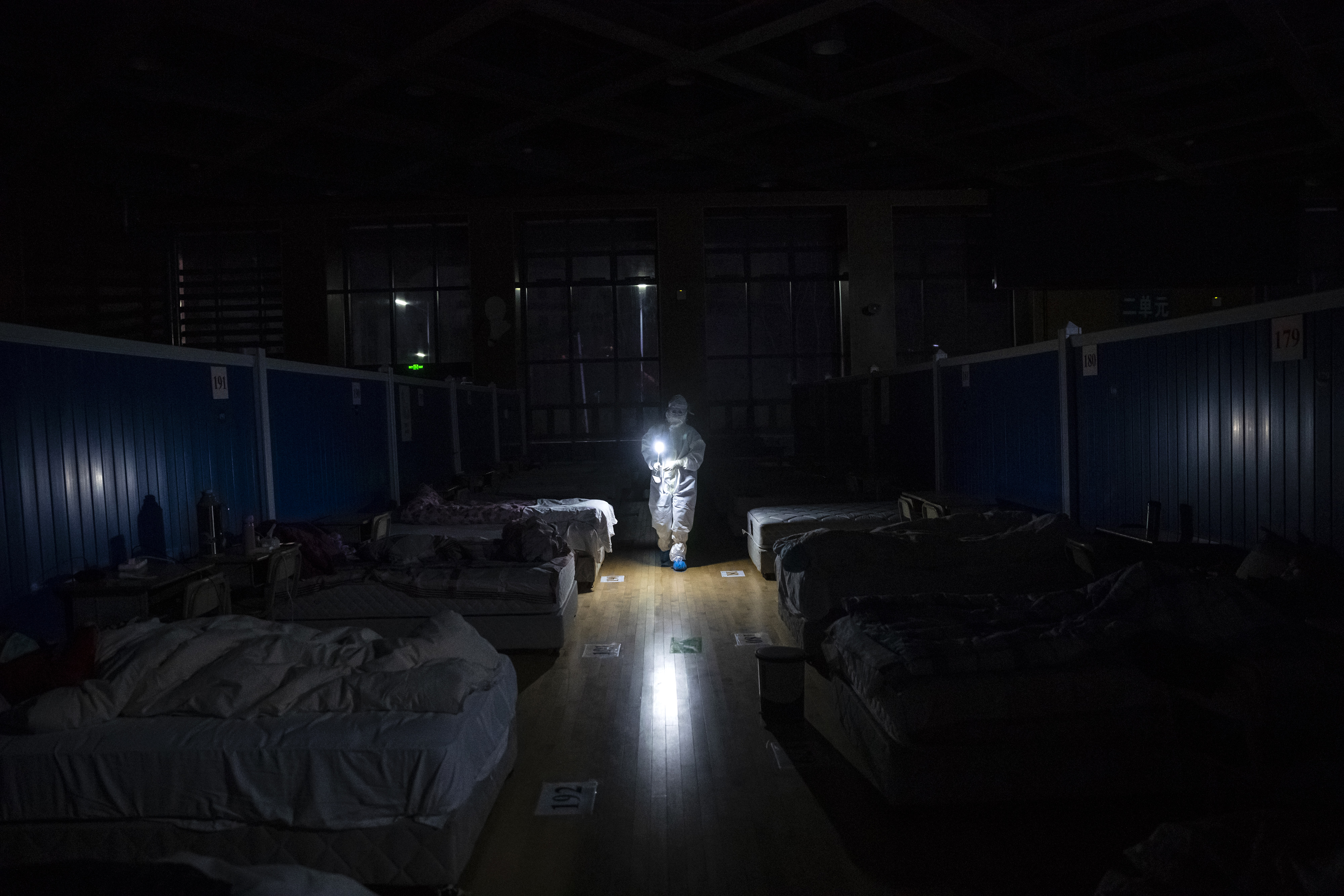 「新华社」最后的“方舱之夜”