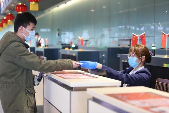 【黑龙江】【供稿】哈尔滨机场恢复航线 助力复工复产