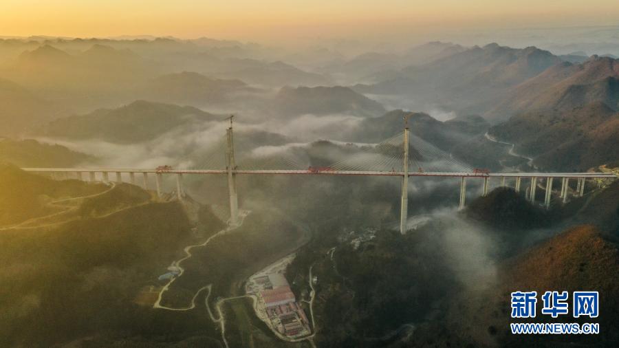 （中首）贵州都安高速云雾大桥成功合龙