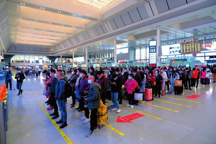 春运首日 南宁两大火车站发送旅客3.71万人次 同比降近七成