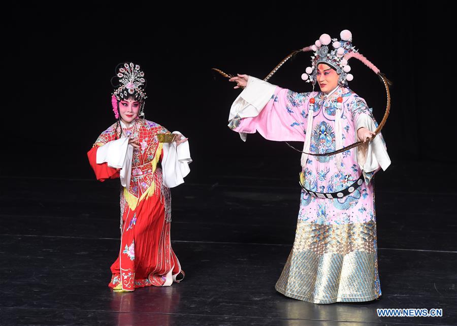 Artists perform traditional Anhui Opera in Beijing