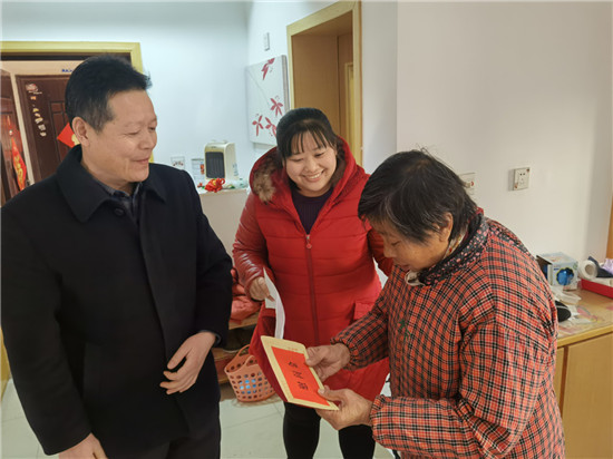 （b 区县列表 三吴大地泰州 移动版）泰州市哲学社会科学界联合会慰问走访基层