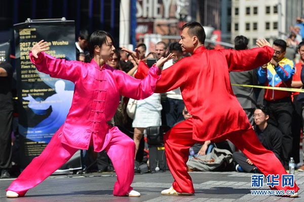Chinese Kong Fu, itinatanghal sa New York Times Square Chinese Kong Fu, itinatanghal sa New York Times Square