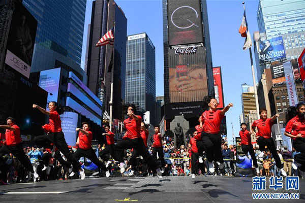 Chinese Kong Fu, itinatanghal sa New York Times Square Chinese Kong Fu, itinatanghal sa New York Times Square