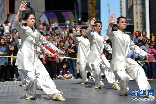 Chinese Kong Fu, itinatanghal sa New York Times Square Chinese Kong Fu, itinatanghal sa New York Times Square
