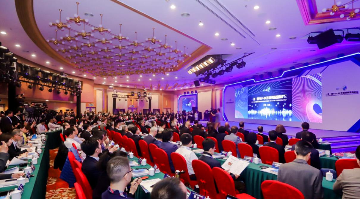 “一带一路”5G+4K传播创新国际论坛，4月22日在北京举行。来自全球25个国家和地区50多家媒体机构的150多位代表出席。_fororder_1555920295126_286_1210x670