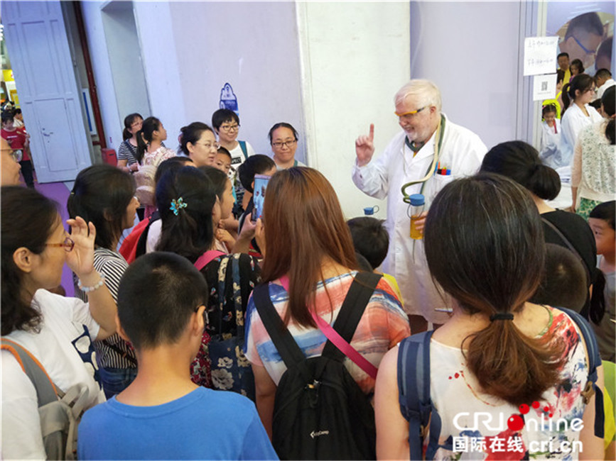【老外说·我与中国“十四五”】英国化学教授戴伟:与中国的合作也让外国科学家受益_fororder_6