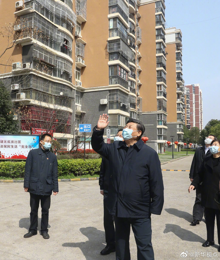 习近平深入武汉社区现场照片