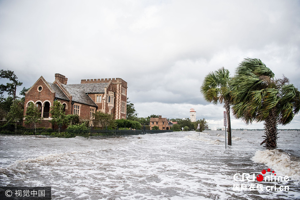 强飓风艾尔玛冲击美国佛州 超700万人撤离(高