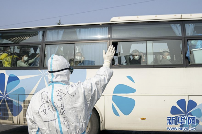 图片默认标题_fororder_武汉客厅方舱医院最后一批等待出舱的患者(3月6日摄)4