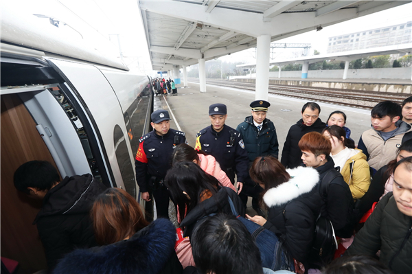【湖北】【CRI原创】武汉铁路公安见证劳务输出大县获高铁红利