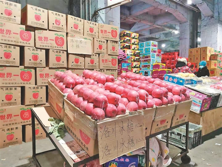走访哈尔滨果菜批发市场 货源充足品种丰富