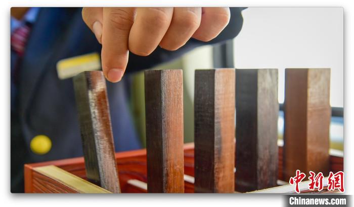 列車運転士も「頭文字D」の藤原拓海にチャレンジ?棒が5本とも倒れなければ優秀運転士=広西_fororder_photo1-3